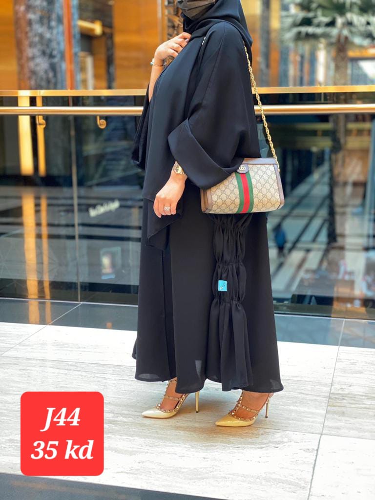 J44-Pleated and folded cuff abaya